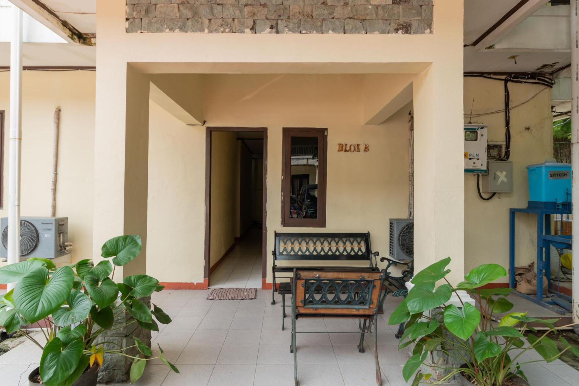 Reddoorz Near Pondok Indah Water Park Jakarta Exteriör bild