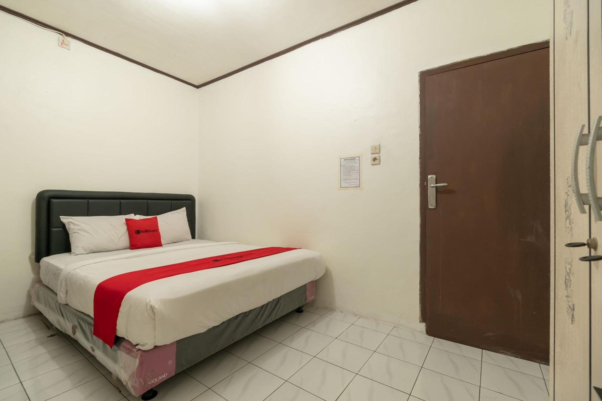 Reddoorz Near Pondok Indah Water Park Jakarta Exteriör bild